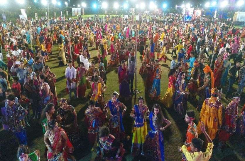 Garba's rhythm on Gujarati Sur and Marwari Taal