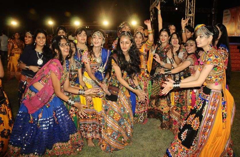 Garba's rhythm on Gujarati Sur and Marwari Taal