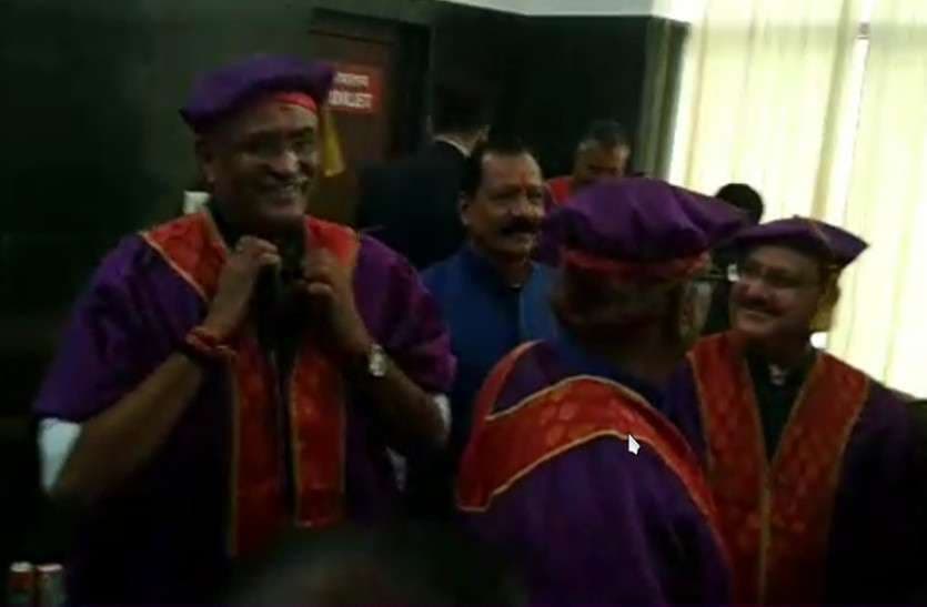 Jodhpur AIIMS: The Union Minister and MP looked handsome in the ceremonial ceremony gown. See: