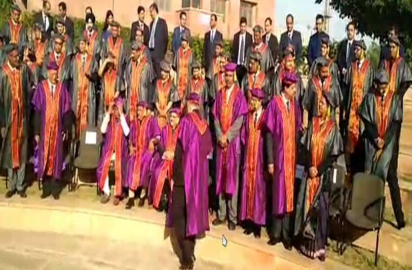 Jodhpur AIIMS: The Union Minister and MP looked handsome in the ceremonial ceremony gown. See: