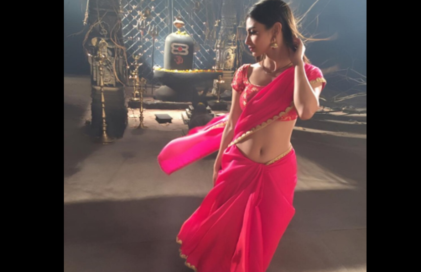 mouni roy 