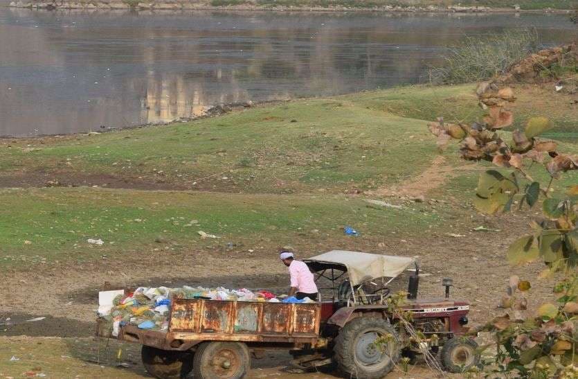 Siliserh Lake In Alwar : Garbage Thrown In Siliserh Lake Alwar