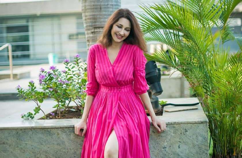 saumya-tandon-latest-photos-in-pink-dress-after-pregnancy