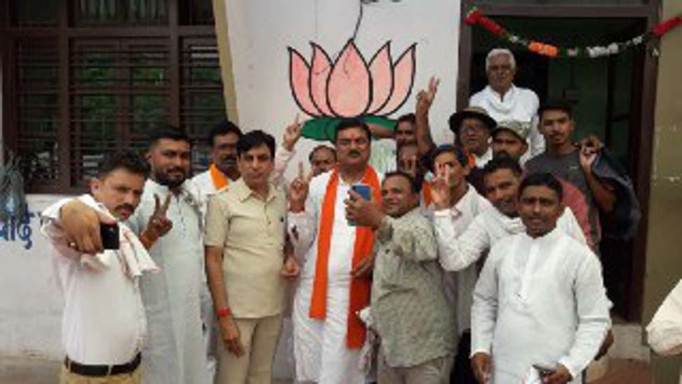 A festive atmosphere in the BJP members