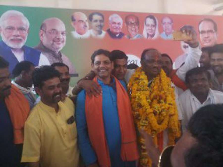 BJP candidate Durgadas Uike addressed the workers after the victory