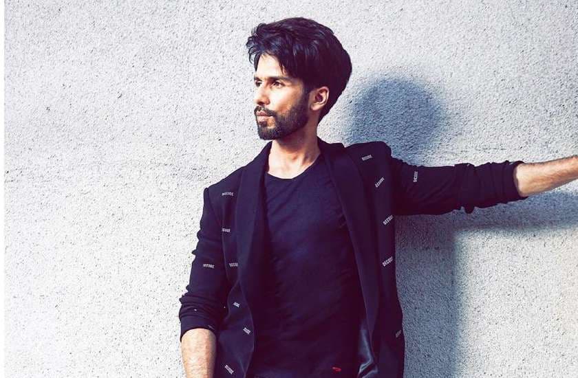 Shahid Kapoor Latest Photos in blue suit