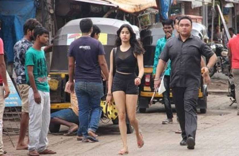 Janhvi kapoor in black gym clothes latest photos