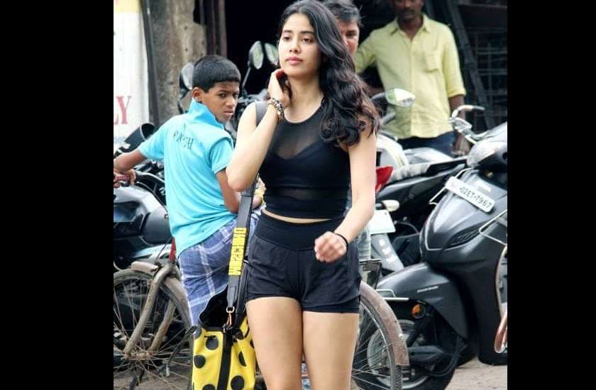 Janhvi kapoor in black gym clothes latest photos