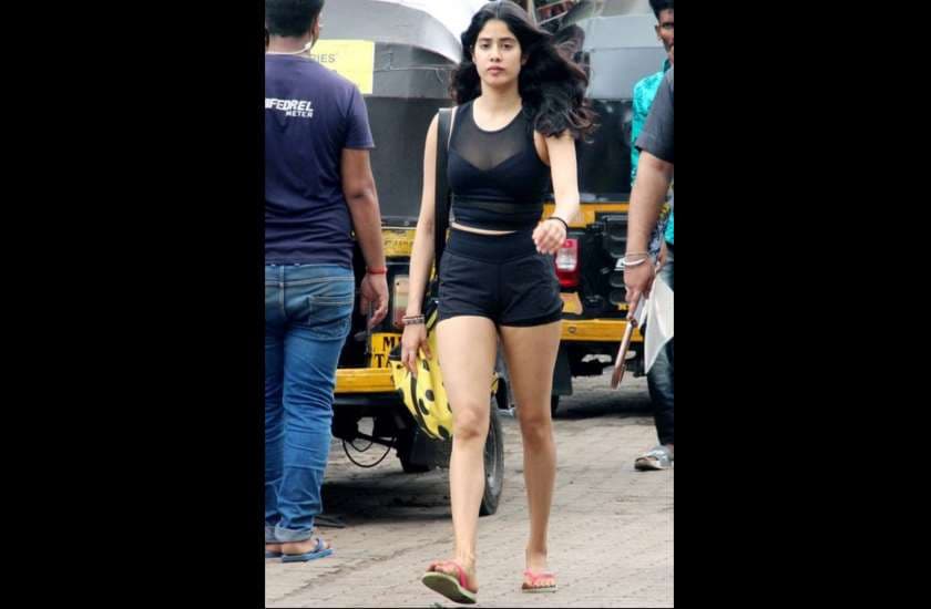 Janhvi kapoor in black gym clothes latest photos