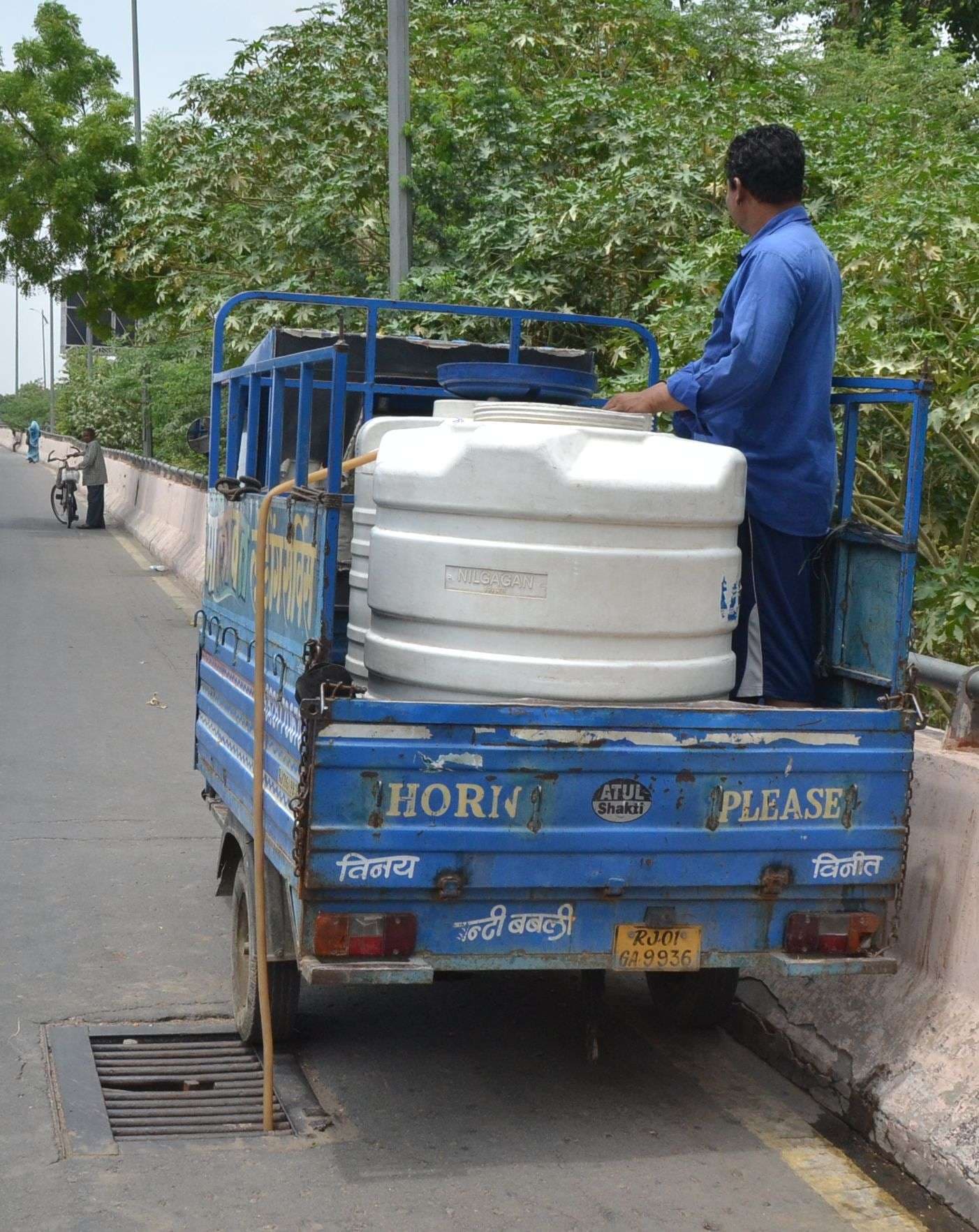 wastage-of-drinking-water-in-sever-line