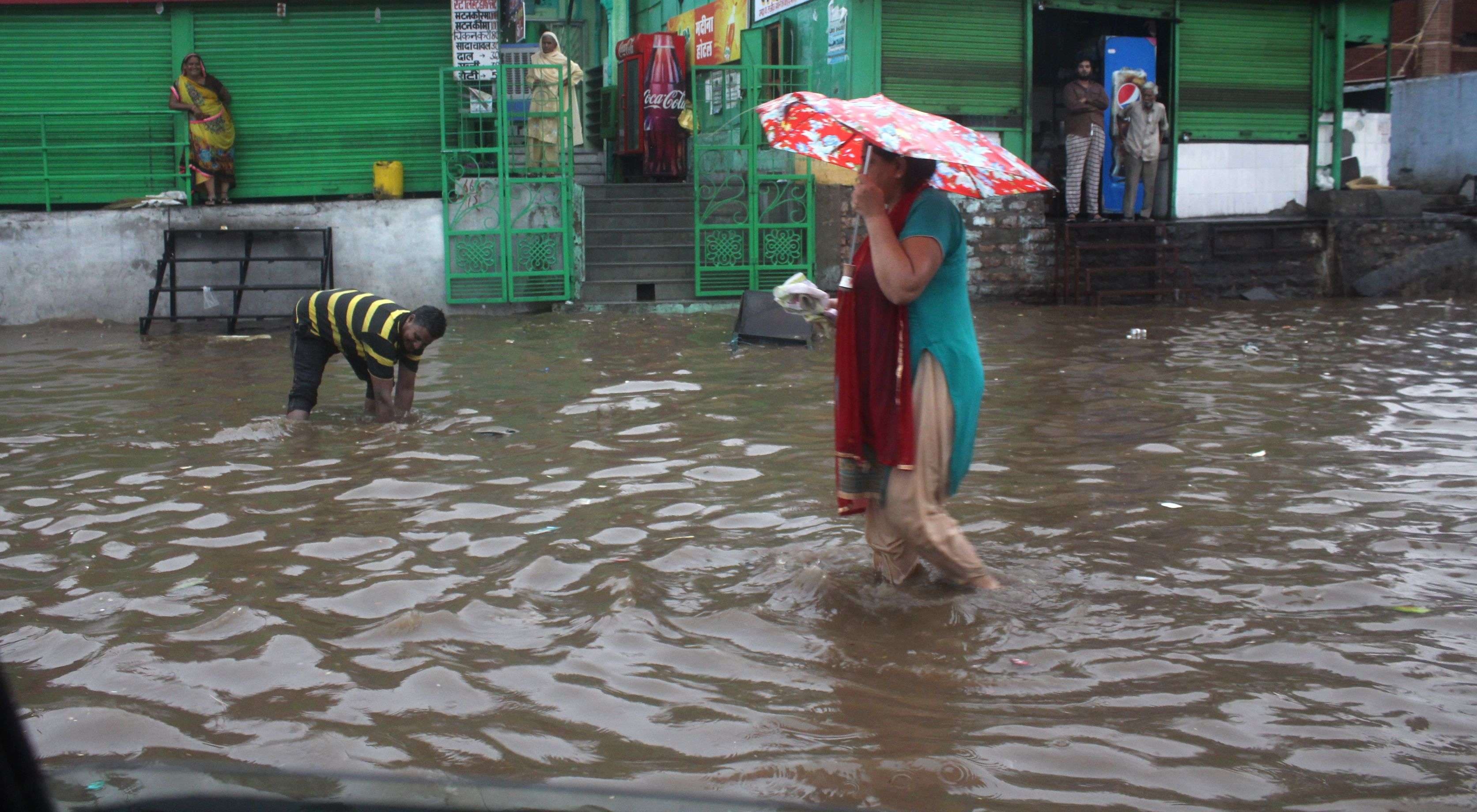 pics of heavy rain in ajmer