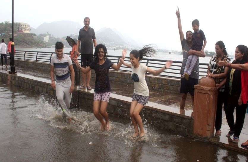 pics of heavy rain in ajmer