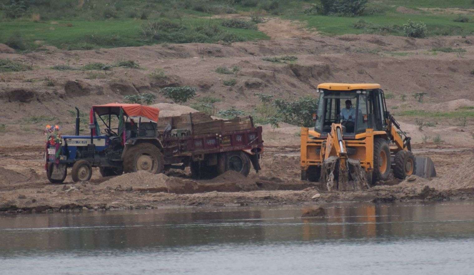 Where there is a Crocodile, illegal gravel mining .. see in pictures