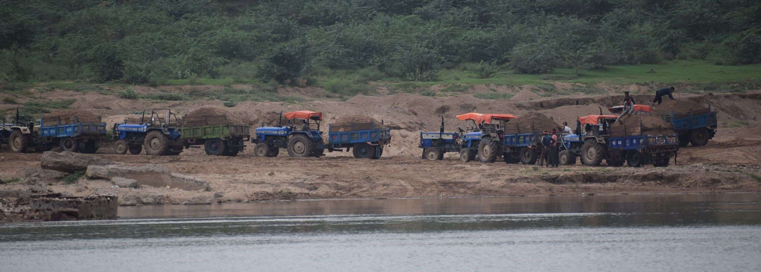 Where there is a Crocodile, illegal gravel mining .. see in pictures