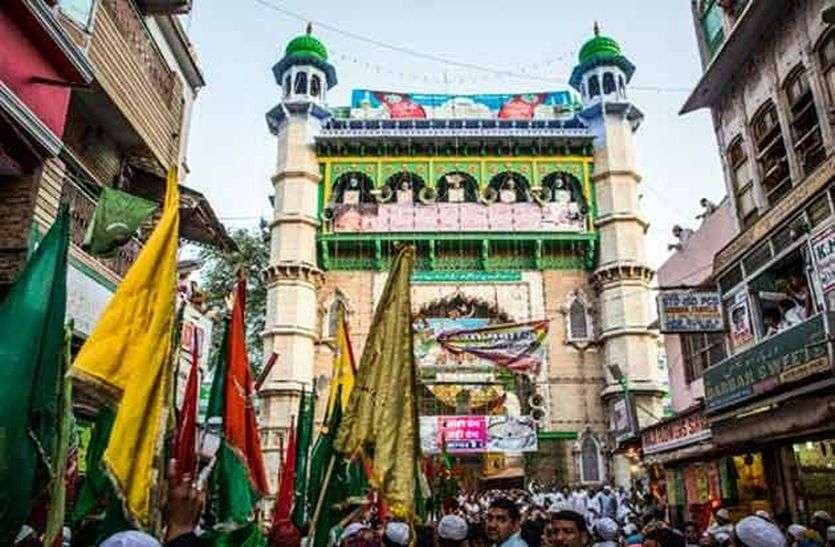 Section 370: Prayer for peace in Jammu and Kashmir in dargah