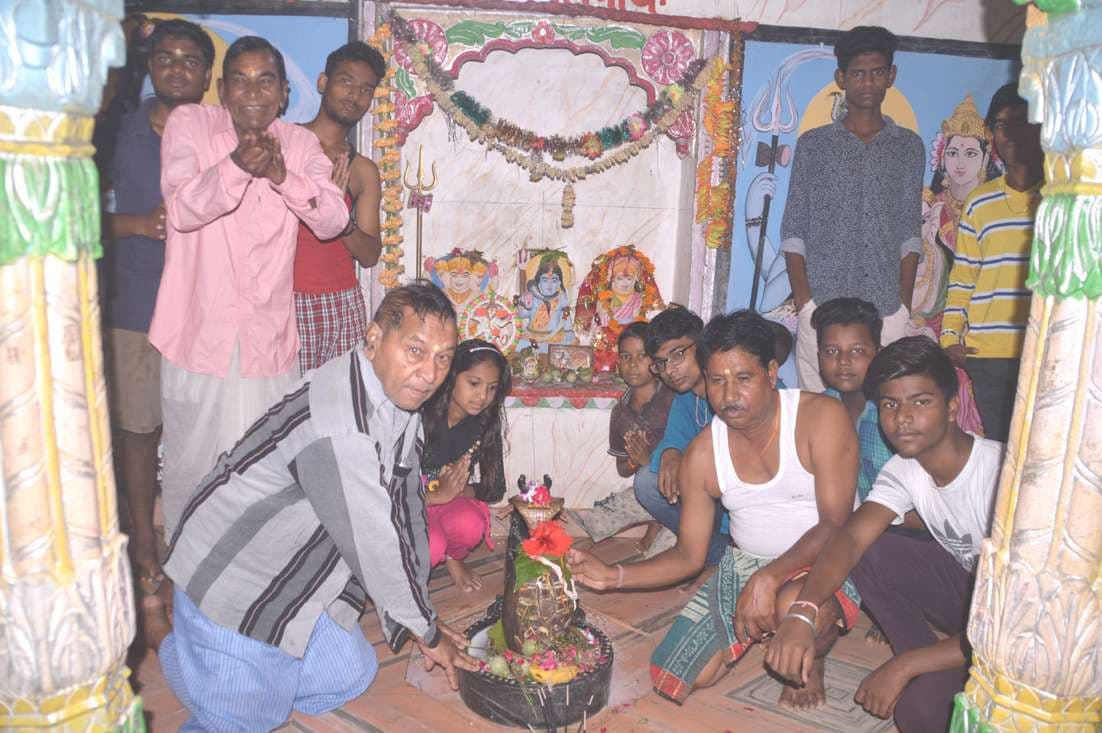 Crowd crowded in pagoda to worship Bhole