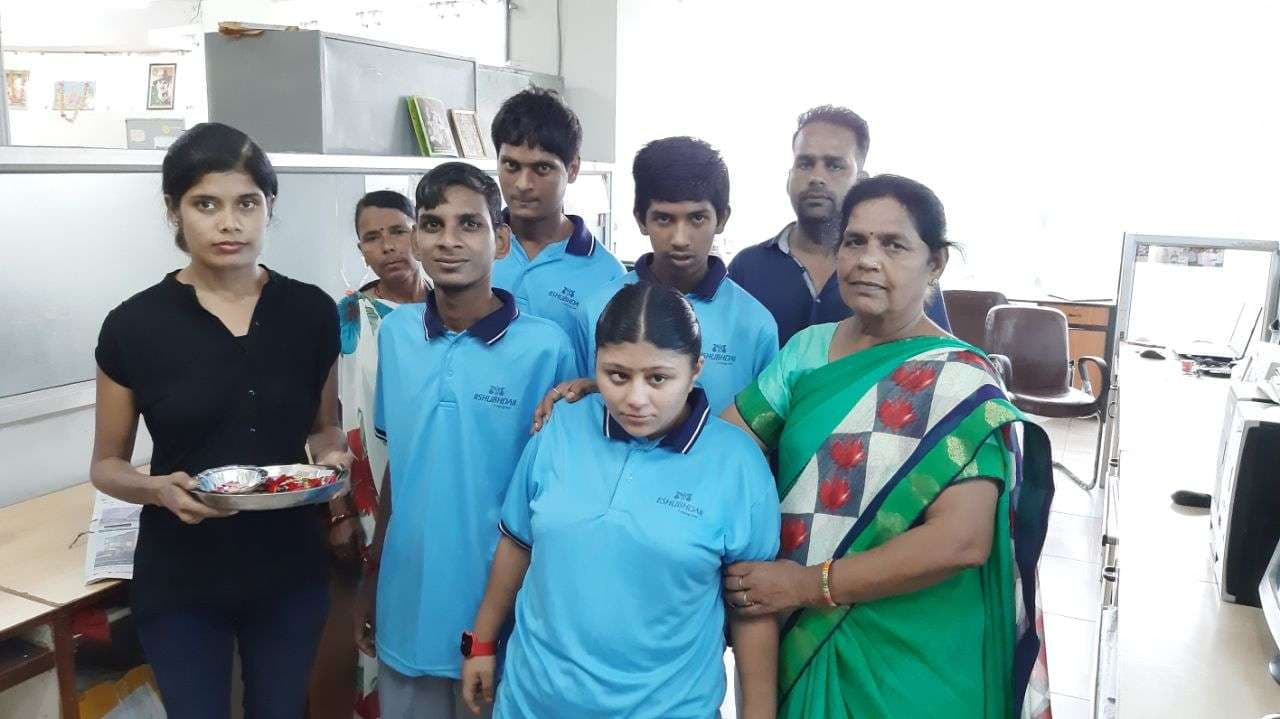 Raksha bandhan 2019: shubhada school student in patrika office