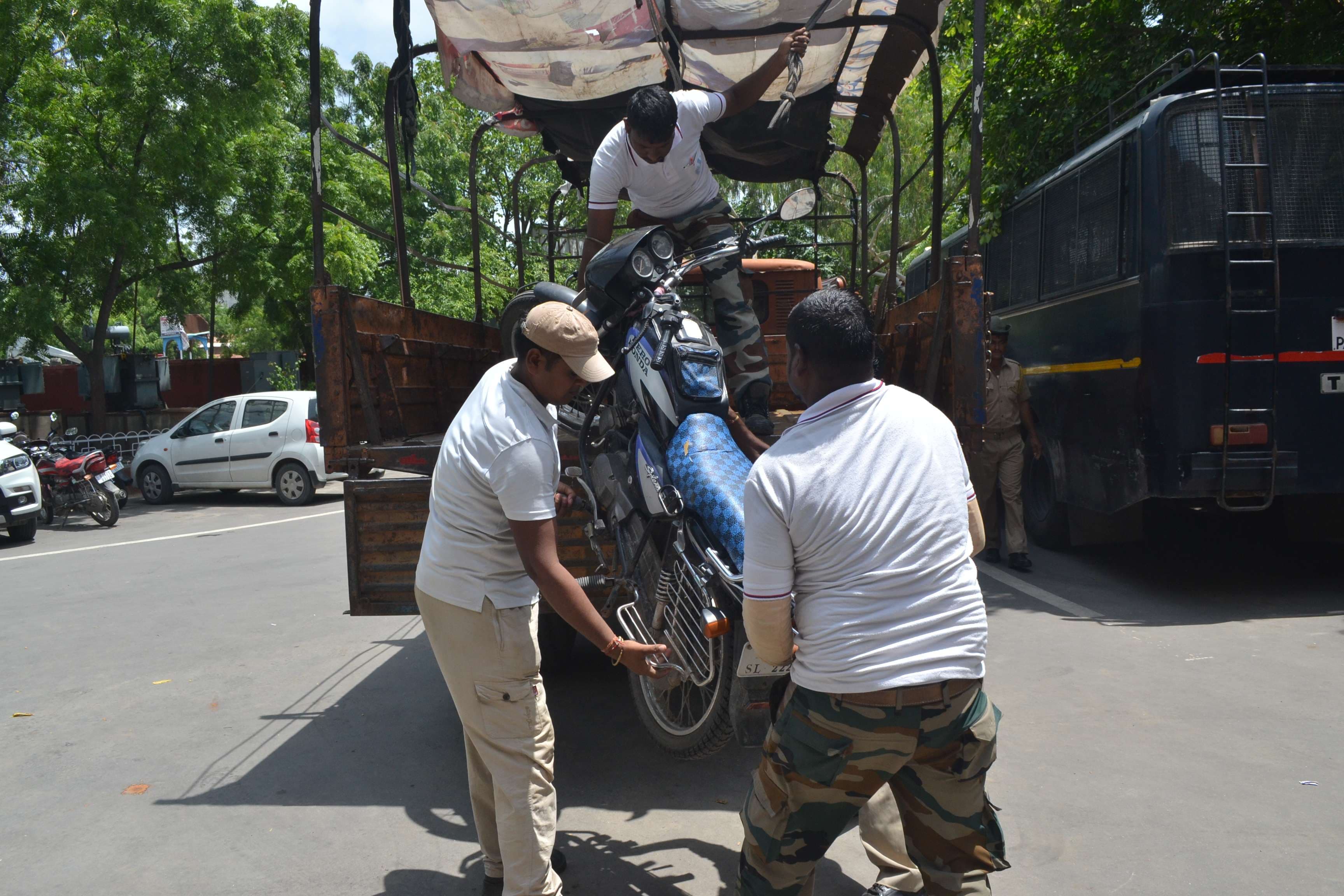 action of traffic police in Collectorate