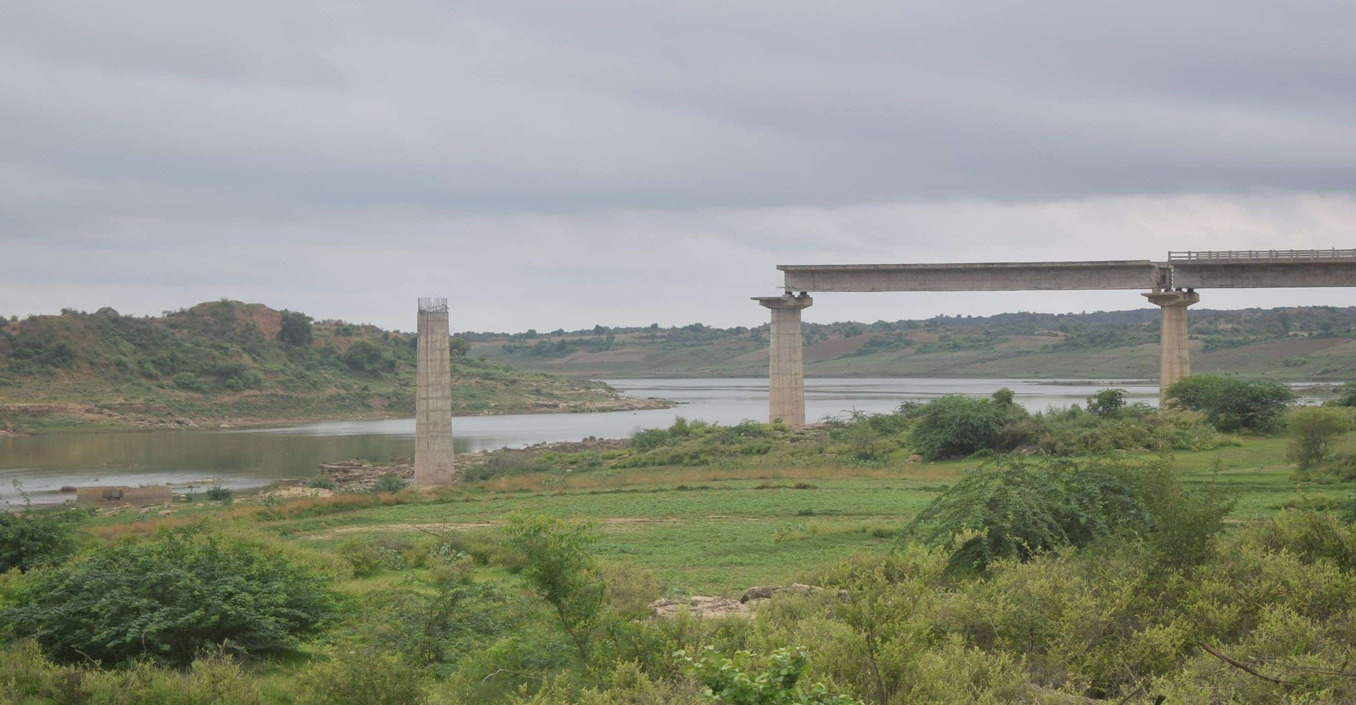  The bridge over the Chambal river was incomplete for 23 years due to a mistake .... View Photos