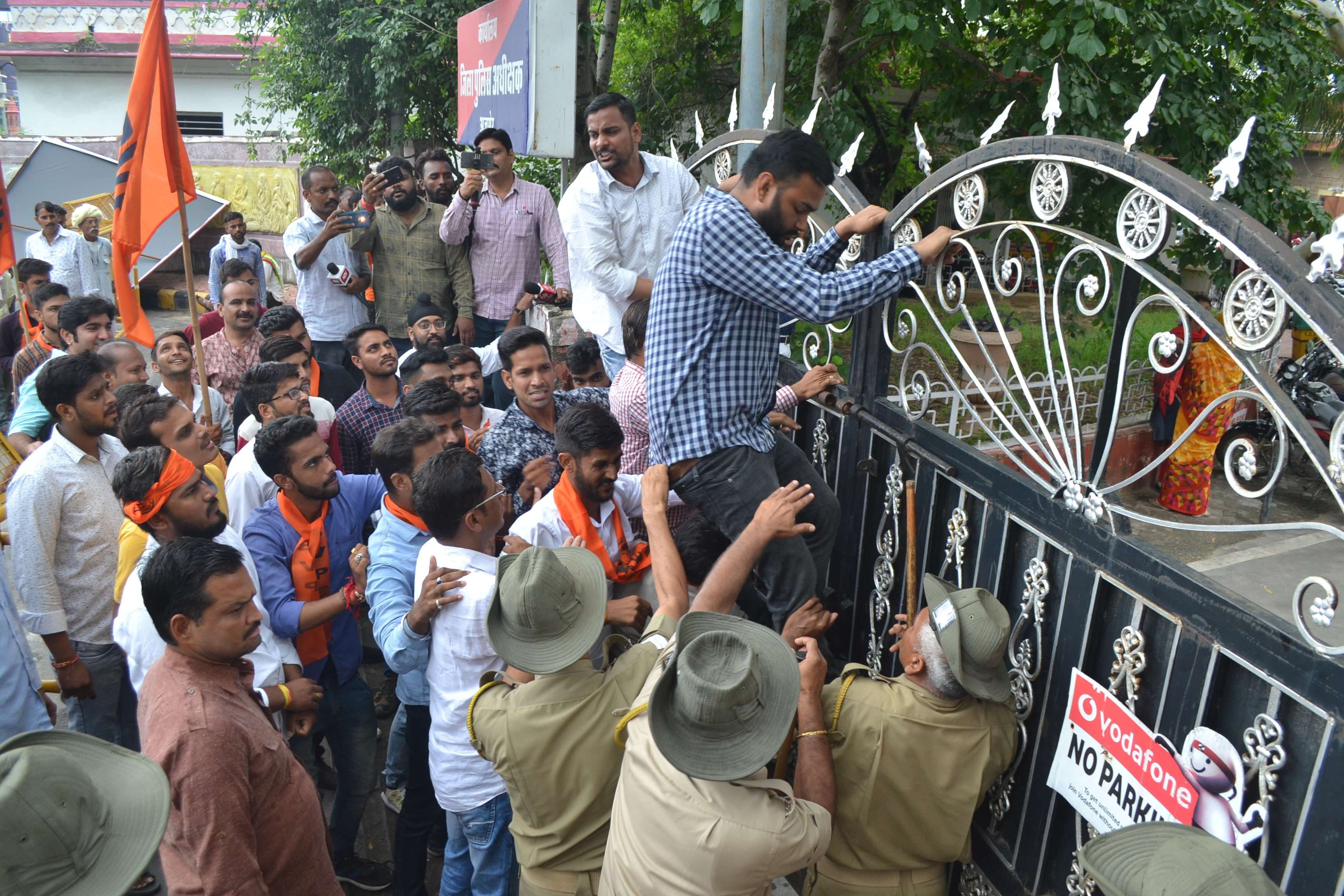 Students of ABVP protest on ajmer Collectorate