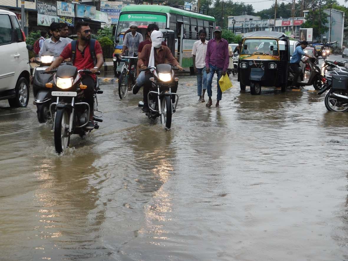 City falls due to rain Full