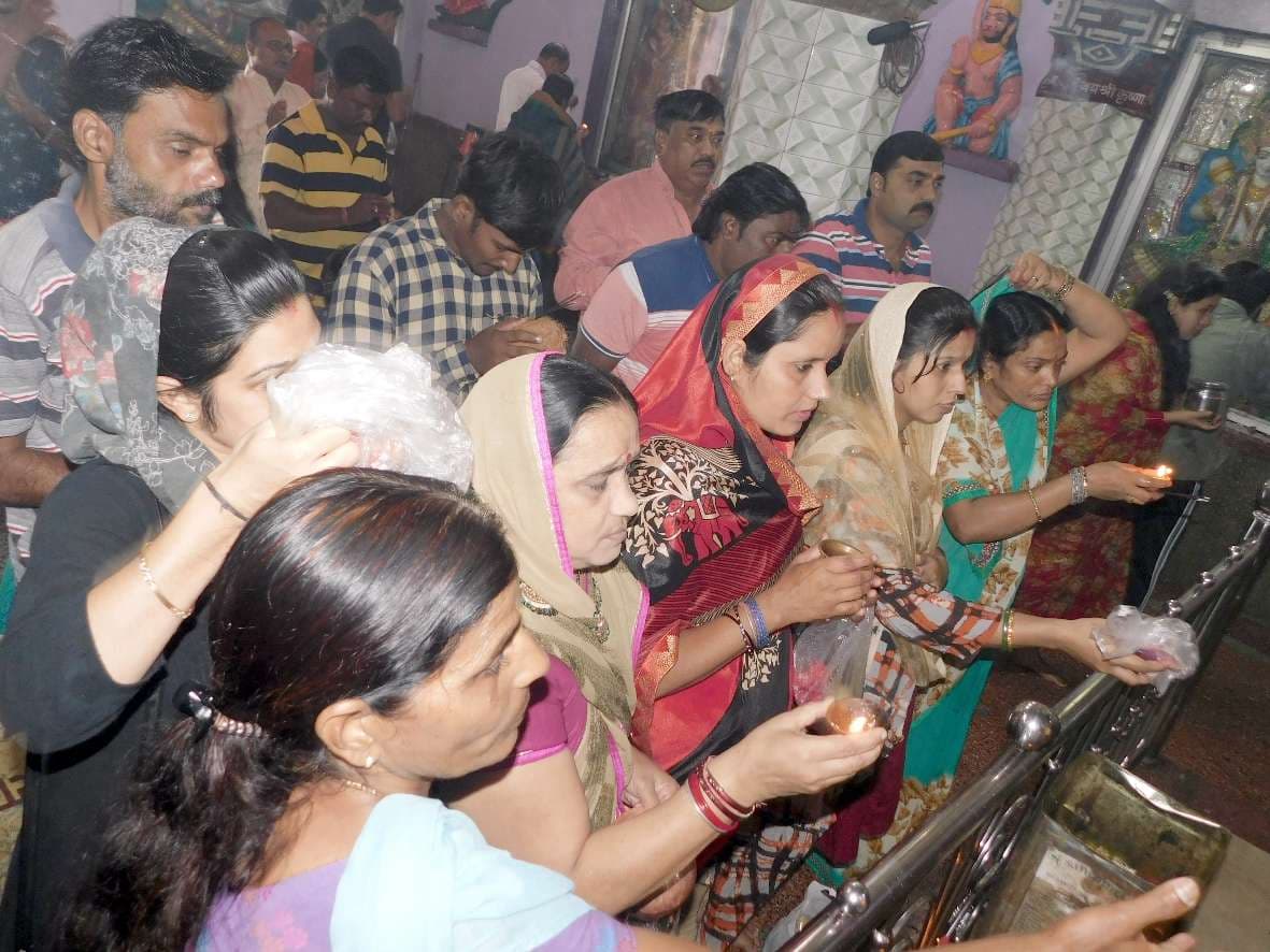 Crowds of devotees gathered to offer water to Mata Rani on the auspic