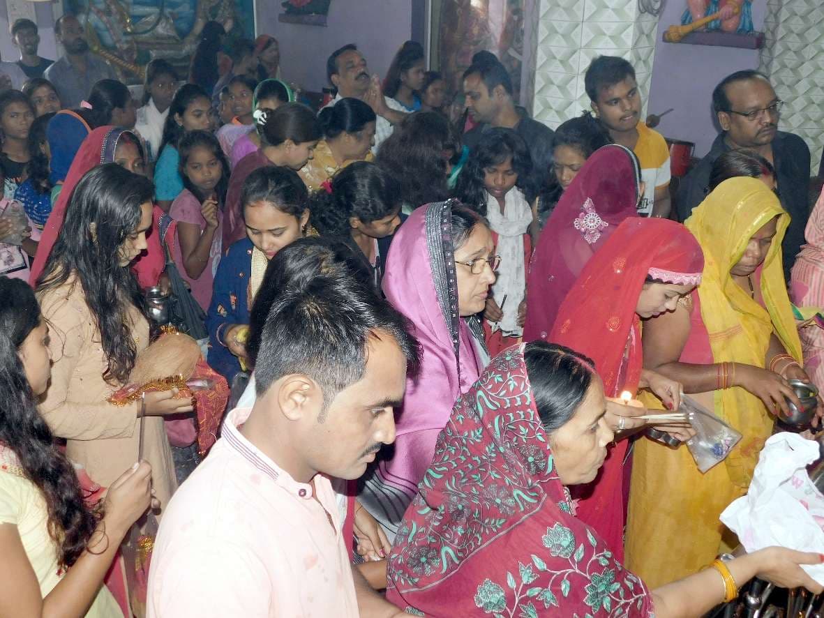 Crowds of devotees gathered to offer water to Mata Rani on the auspic