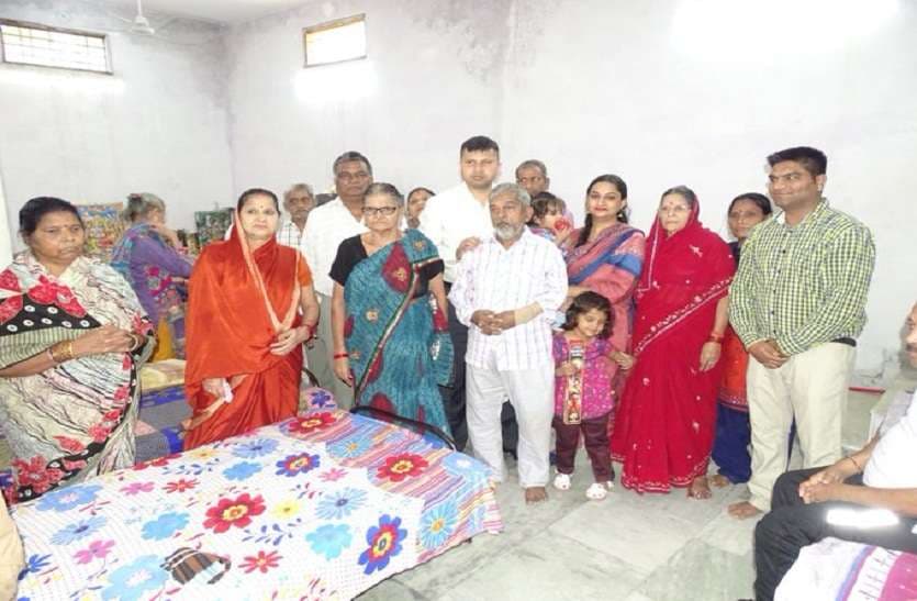 SSP distributed Diwali happiness in orphanage and old age home