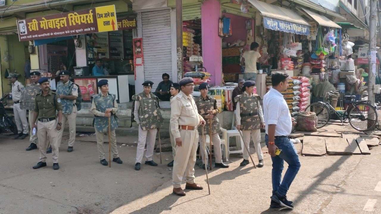 अयोध्या मसले का फैसला आने के बाद सीधी शहर में अलर्ट, तस्वीरों में देखें जगह-जगह पुलिस का पहरा