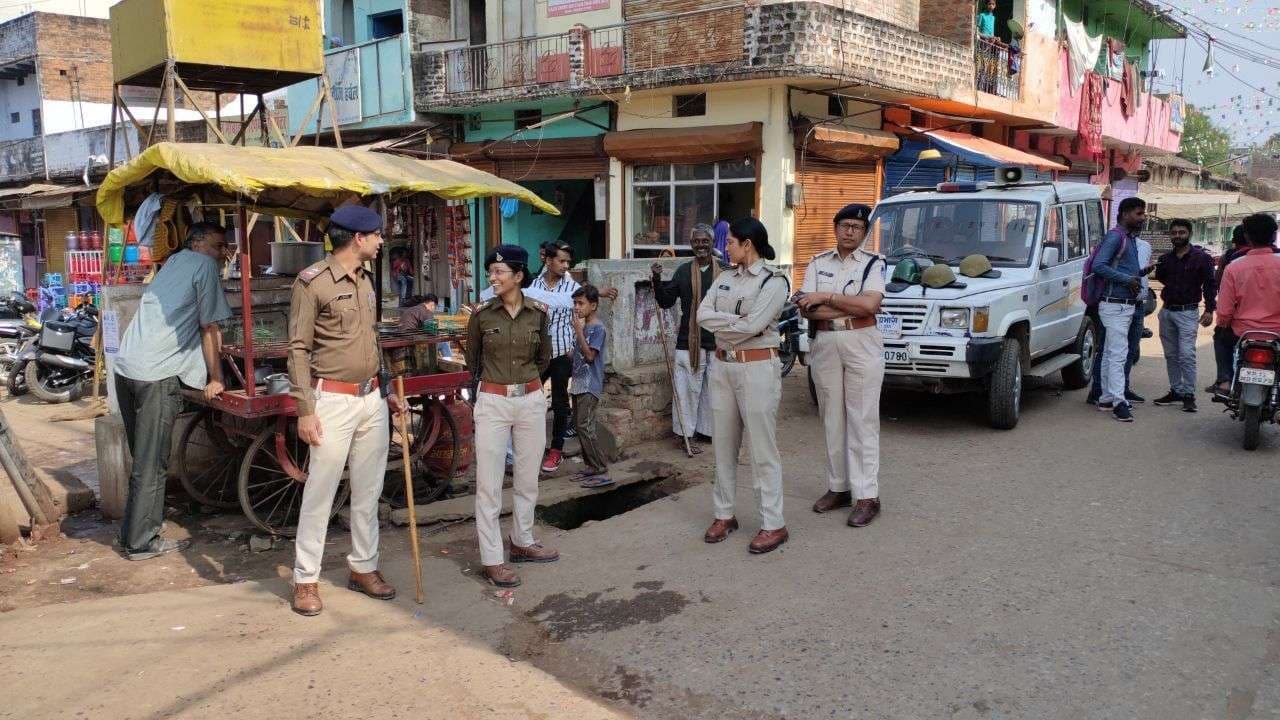 अयोध्या मसले का फैसला आने के बाद सीधी शहर में अलर्ट, तस्वीरों में देखें जगह-जगह पुलिस का पहरा