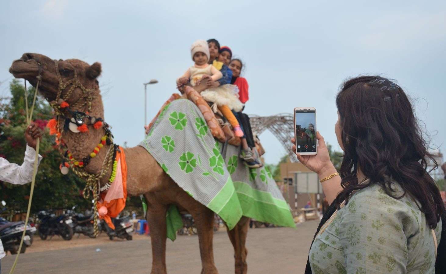 जलाशय में सैर के लिए कू्रज, वाटर स्कूटर, मोटर बोट के अलावा वूडन कॉटेज और रेस्टोरेंट की सुविधा है