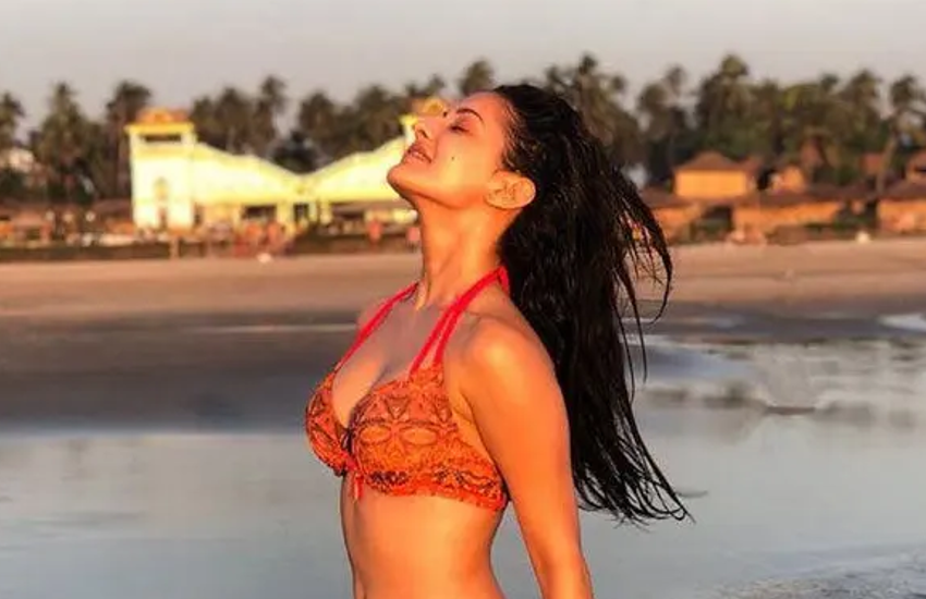  amyra dastur 