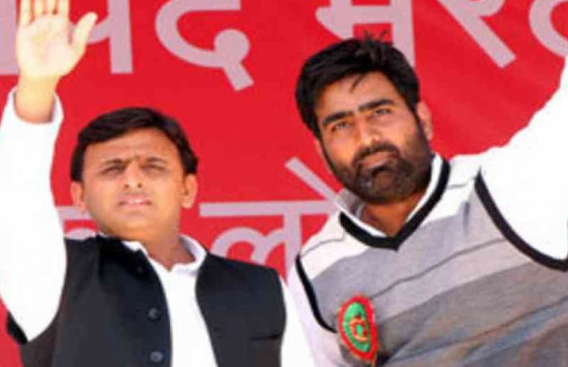 akhilesh-yadav-and-atul-pradhan.jpg