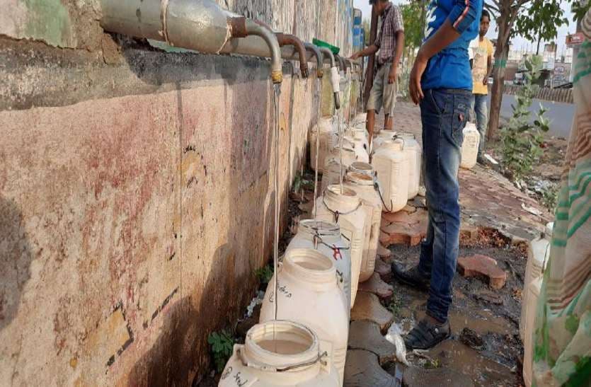 Children battling with elders due to severe water scarcity