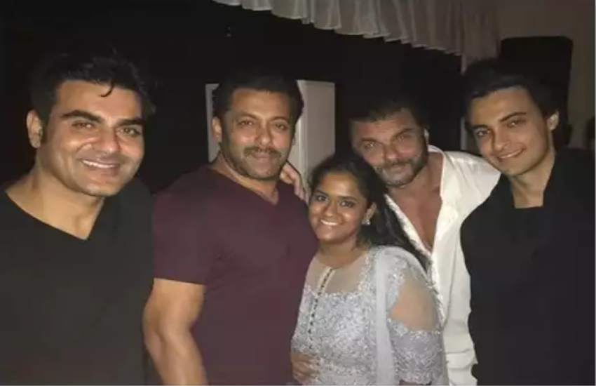 Birthday Spercial: Arbaaz khan adorable pics with brothers and Family