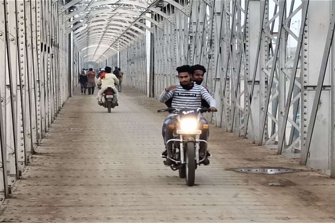 shaky Jamtara bridge