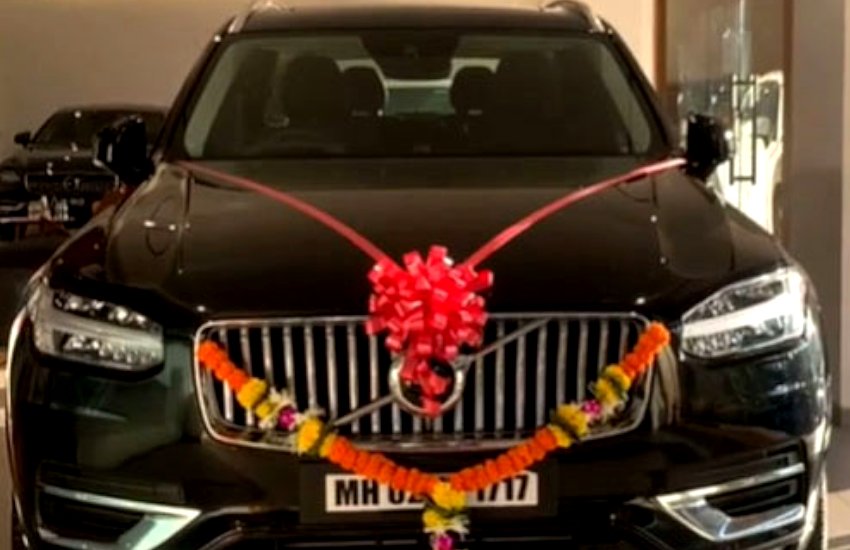 nia_sharma_car_xc90.png