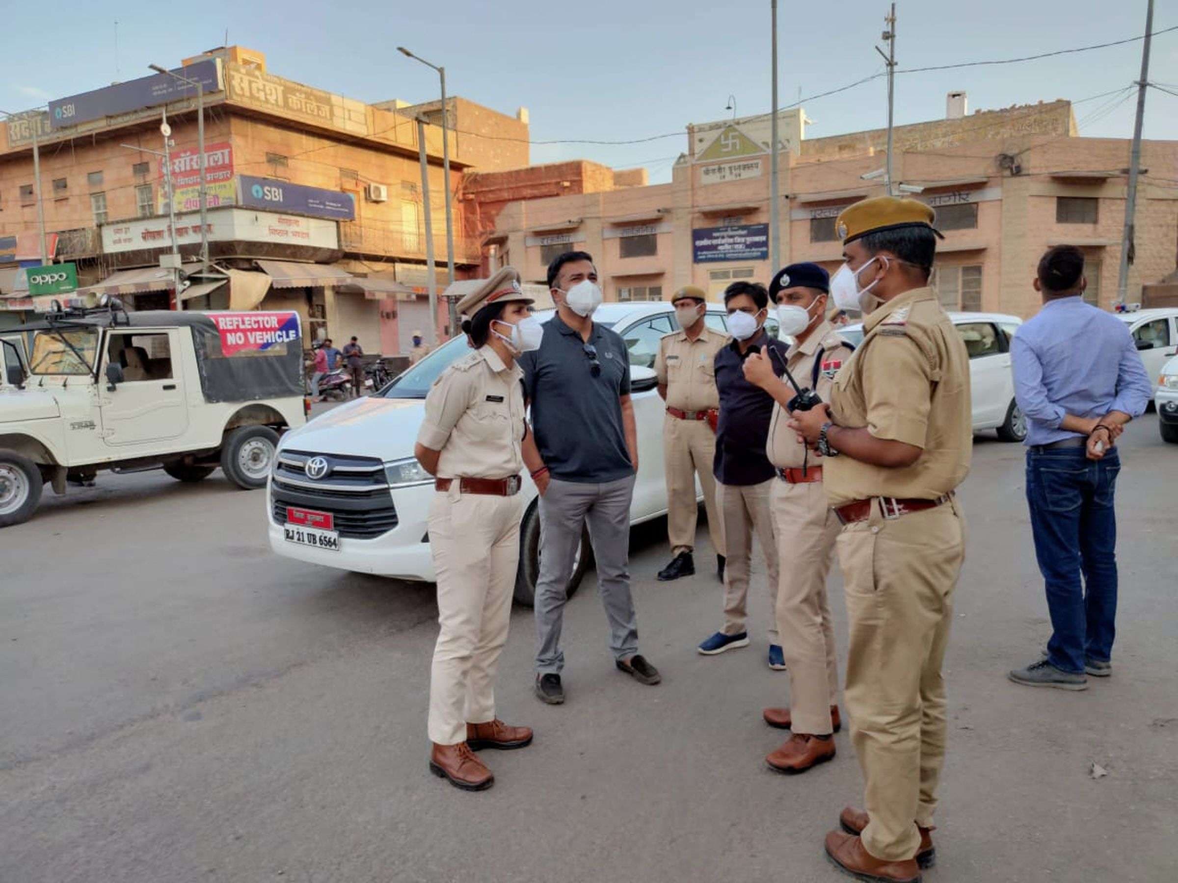 कलक्टर-एसपी ने शहर में वीकेंड कफ्र्यू की व्यवस्थाओं का लिया जायजा