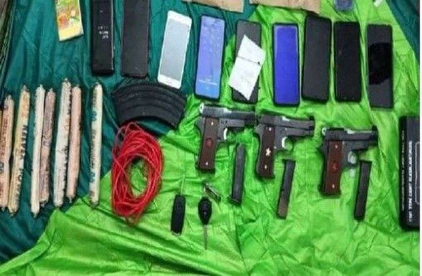 Eight accused arrested for supplying arms to Naxalites