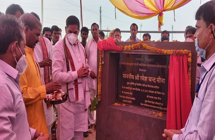 विधायक को बार-बार मंत्रीजी बोलते रहे एसडीएम