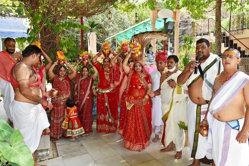 कलश यात्रा के साथ महारुद्रयाग का शुभारंभ