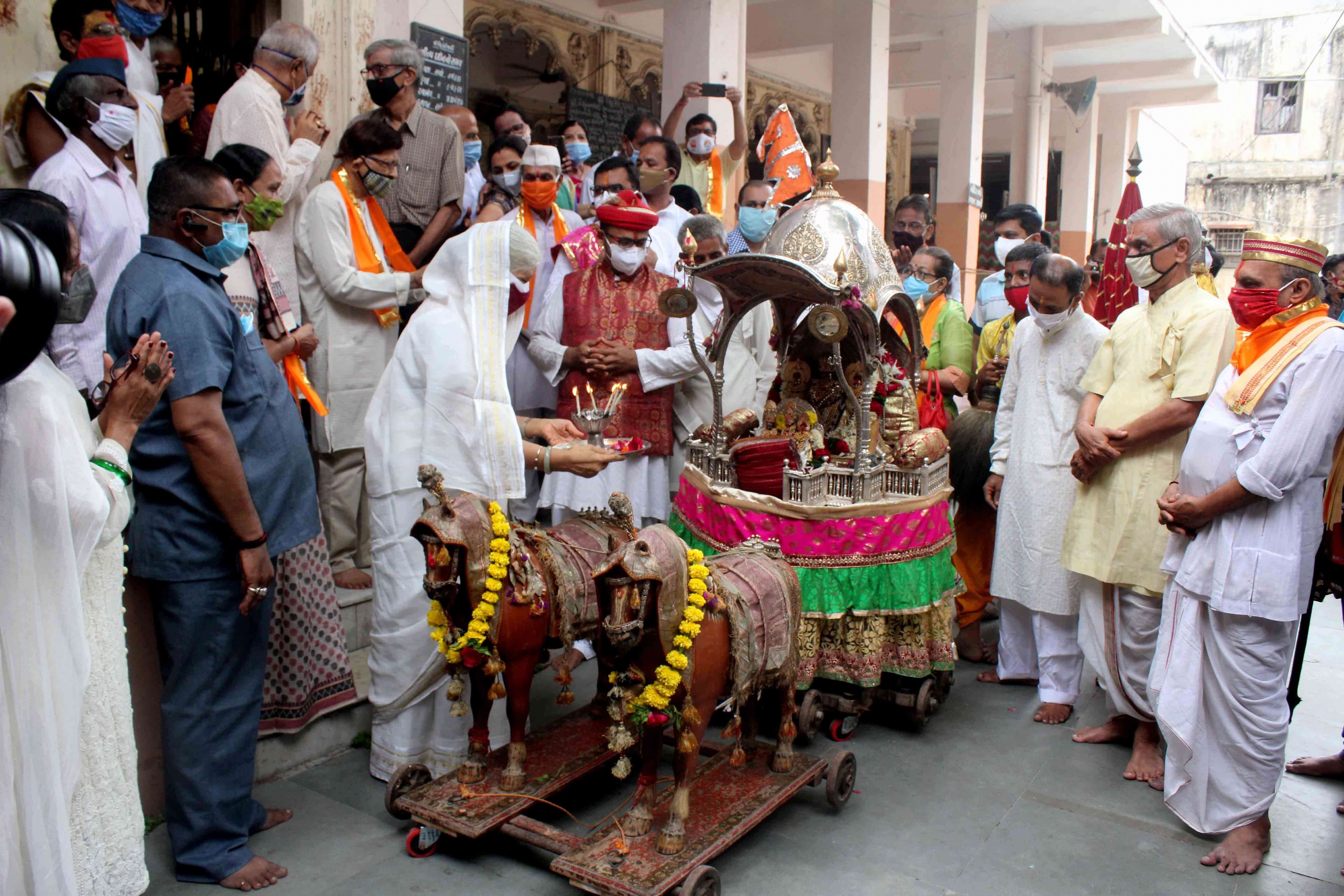 मंदिर परिसर में भगवान विट्ठलनाथ की 212वीं शोभायात्रा