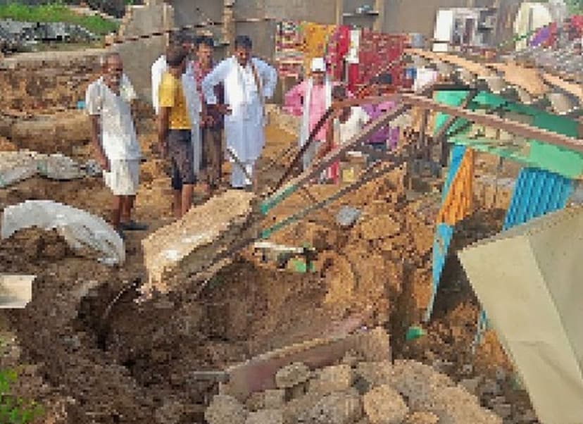 बाढ़ पीडि़तों को बंधाया ढांढ़स