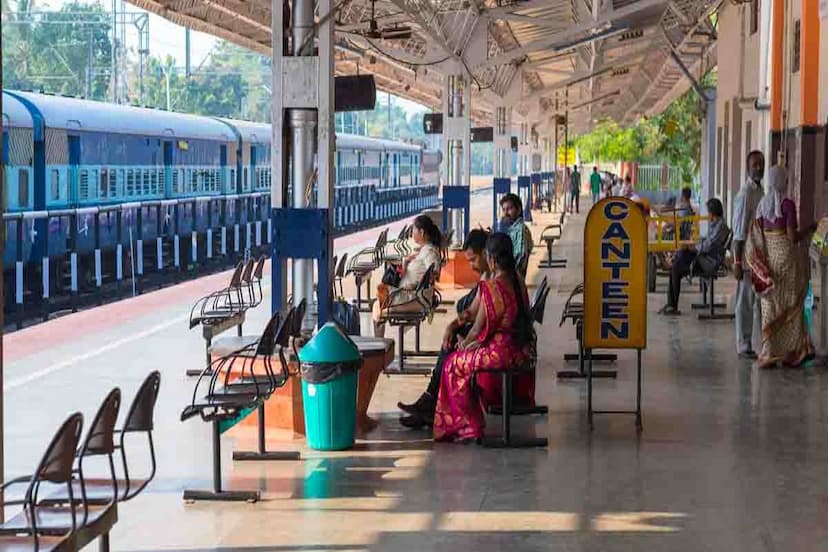 what is the meaning of Railway station in Hindi?