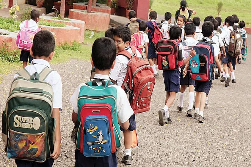 School Holidays in April: अप्रैल में इतने दिन बंद हैं स्कूल, 24 मार्च से 9वीं और 11 वीं की कक्षाओं में हो जाएगी छुट्टी