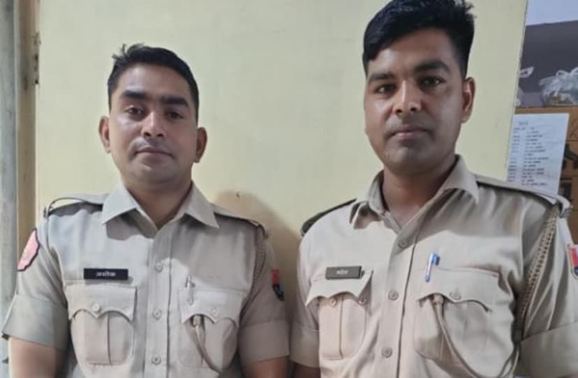 Jaipur police constables saved lives of 6 people fire Vidhyadhar nagar