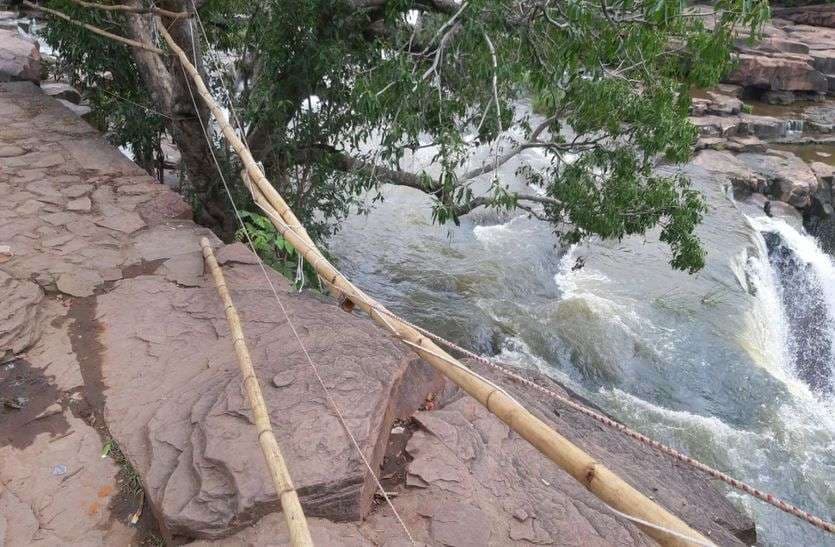 Menal Waterfall : मेनाल जाएं तो अपनी सुरक्षा खुद ही करें, क्योंकि यहां हर कदम पर खतरा है