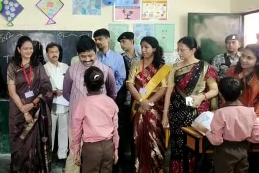 teacher-s-day-2022-cabinet-minister-nand-gopal-gupta-nandi-honored-deepshikha-sharma-with-state-teacher-award.jpg