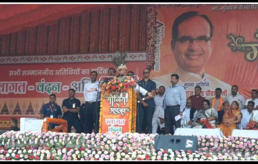 cm_announcing_in_moniya_mahotsav.jpg