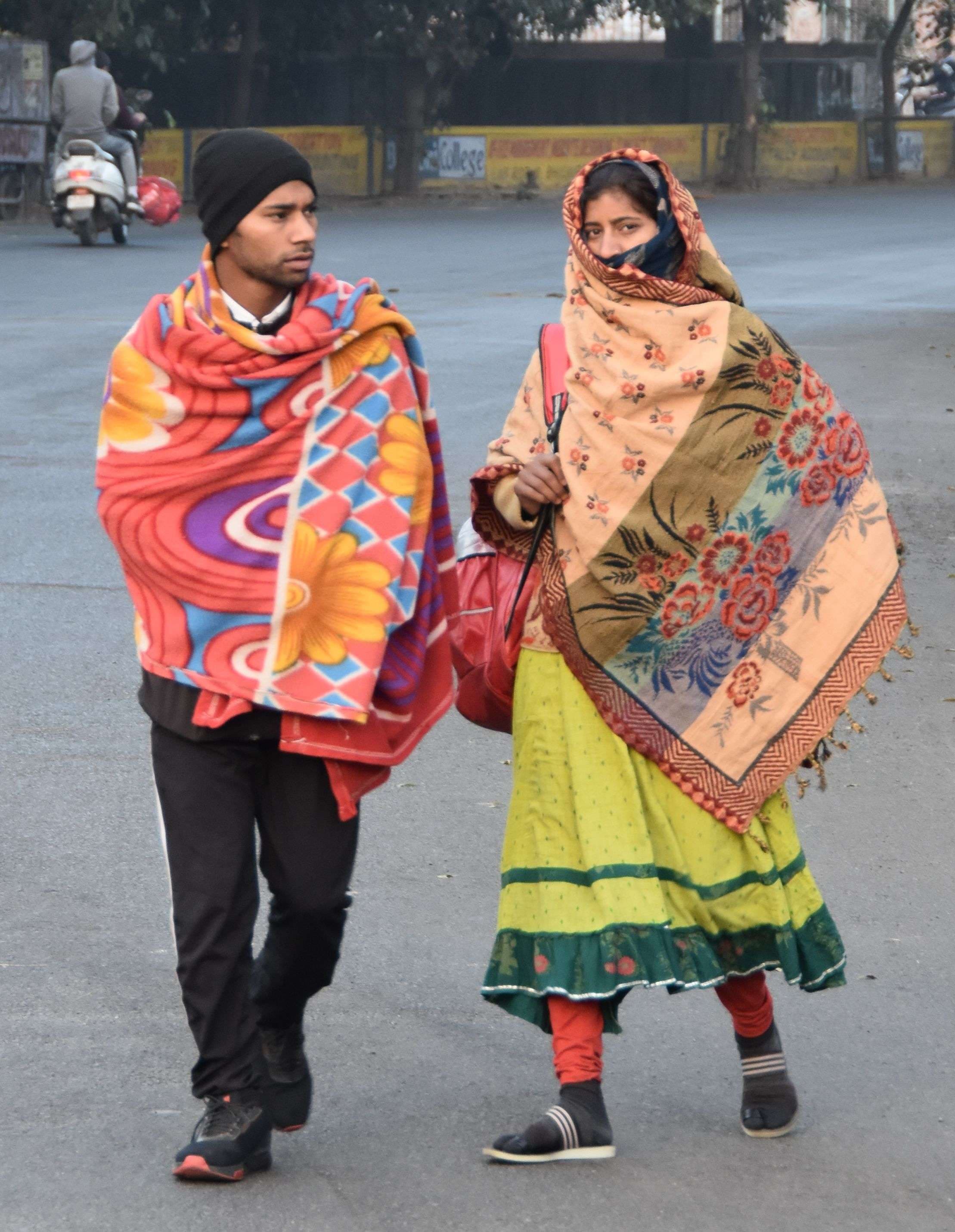 PIC: सर्दी चढऩे लगी पायदान, ऊनी कपड़े निकले बाहर